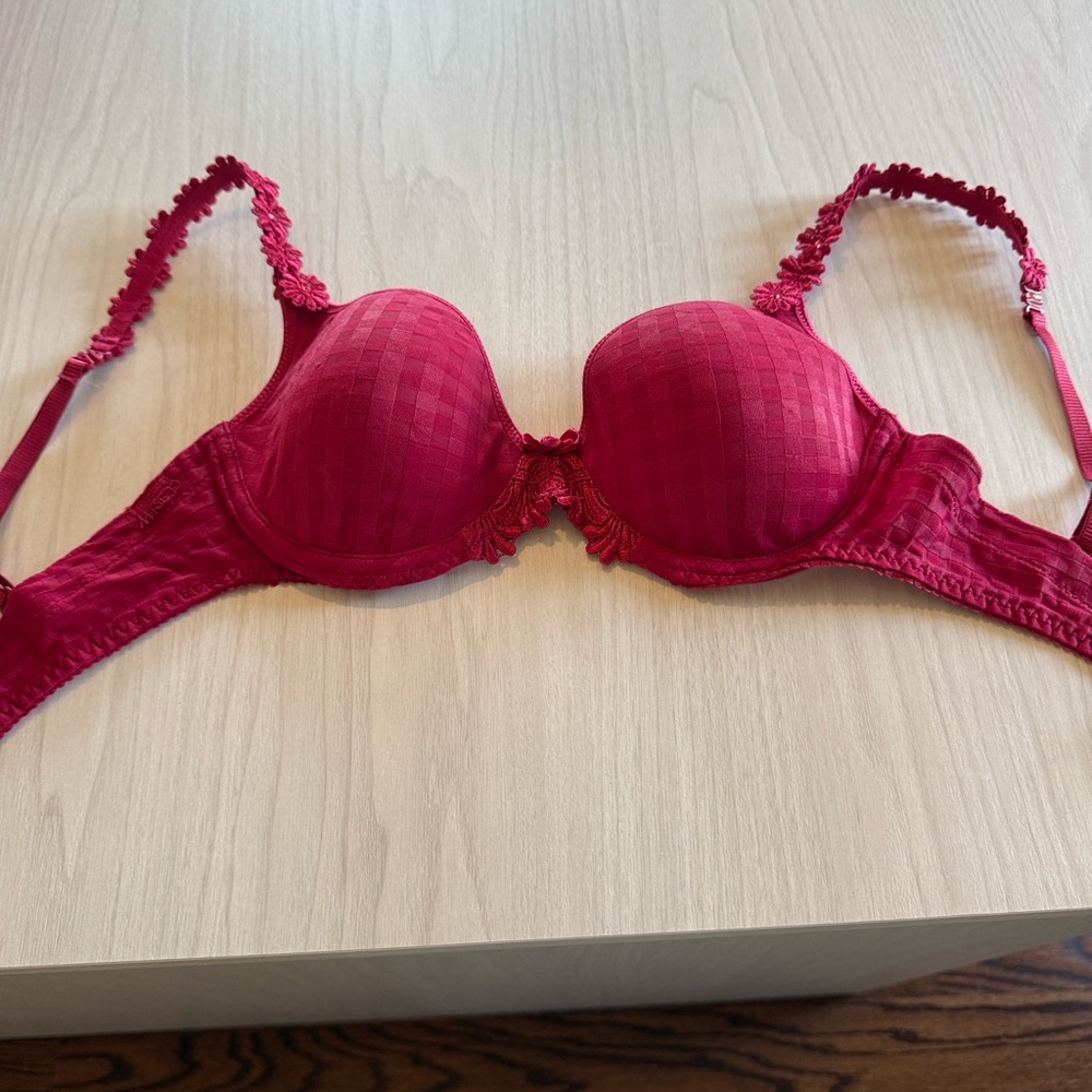 Chic Red Checkered Bra